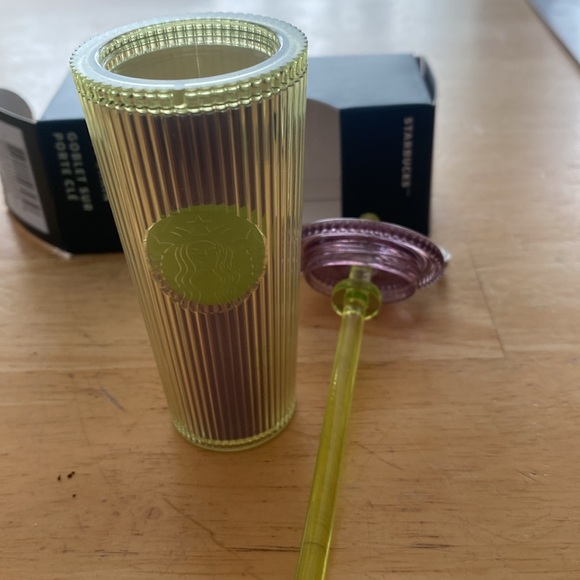 Starbucks 2025 green iridescent cold cup keychain. NWT. Cup opens for storage. - Picture 6 of 6